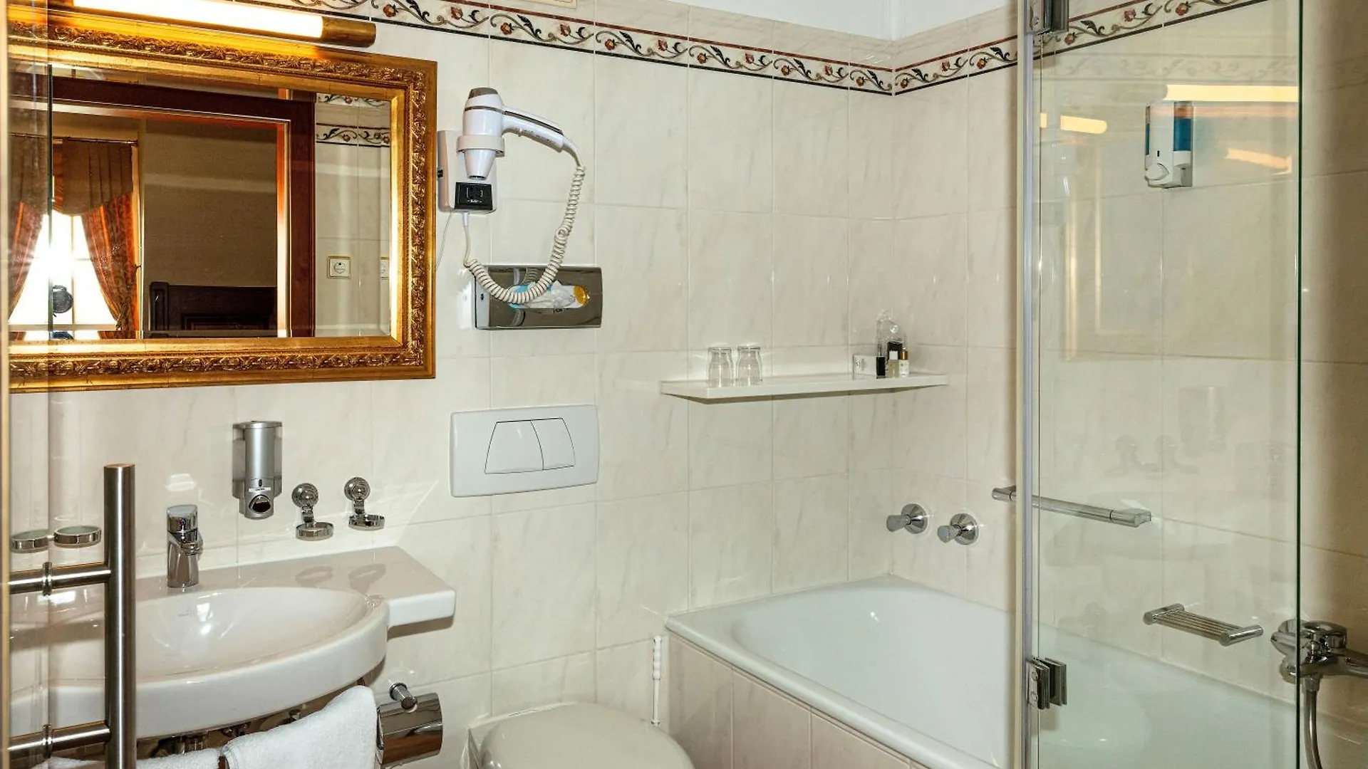 Schloss Hotel Wasserburg 3*, Wasserburg am Bodensee